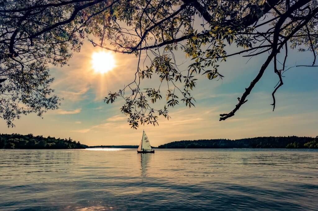 Solus Boat