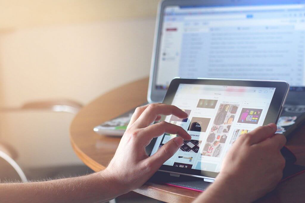 how much does it cost to host a website
